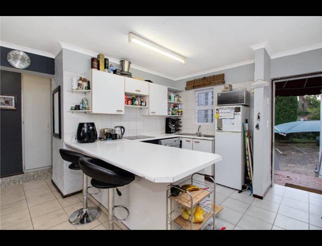 2 BEDROOM APARTMENT FOR SALE IN FOURWAYS GARDENS